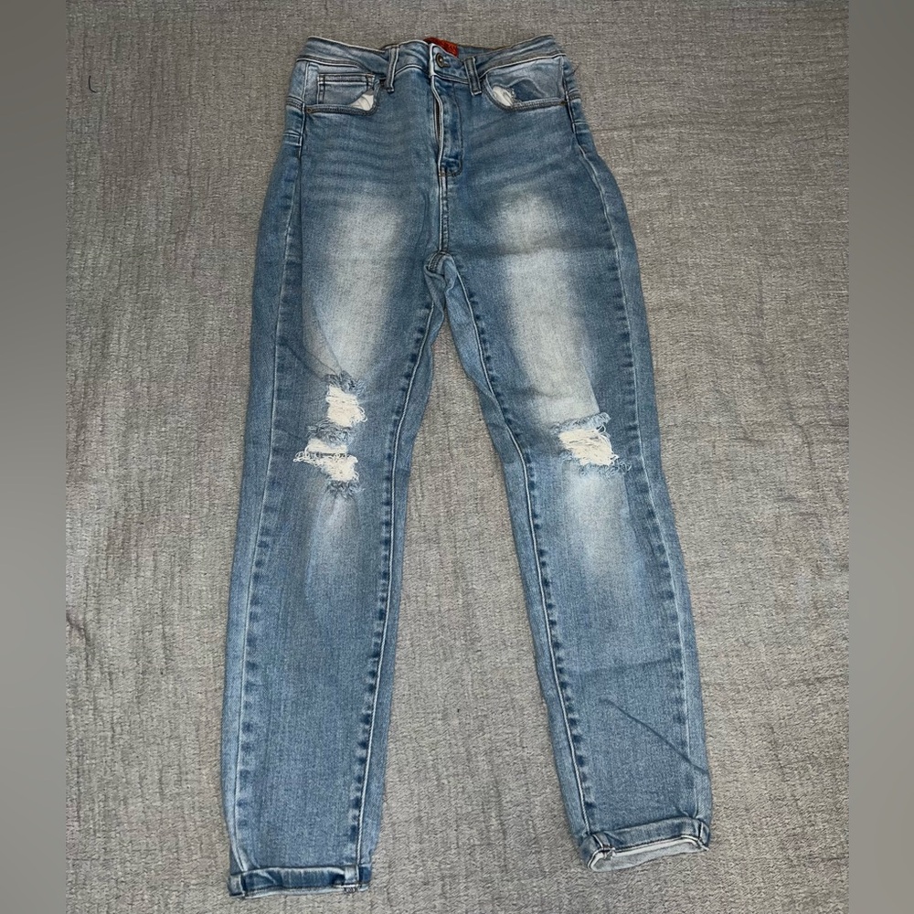 High rise skinny jean, stretchy and true to size 11. In great condition